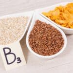 Nährstoffreiche Produkte mit Vitamin B3 und anderen natürlichen Mineralien, gesundes Ernährungskonzept